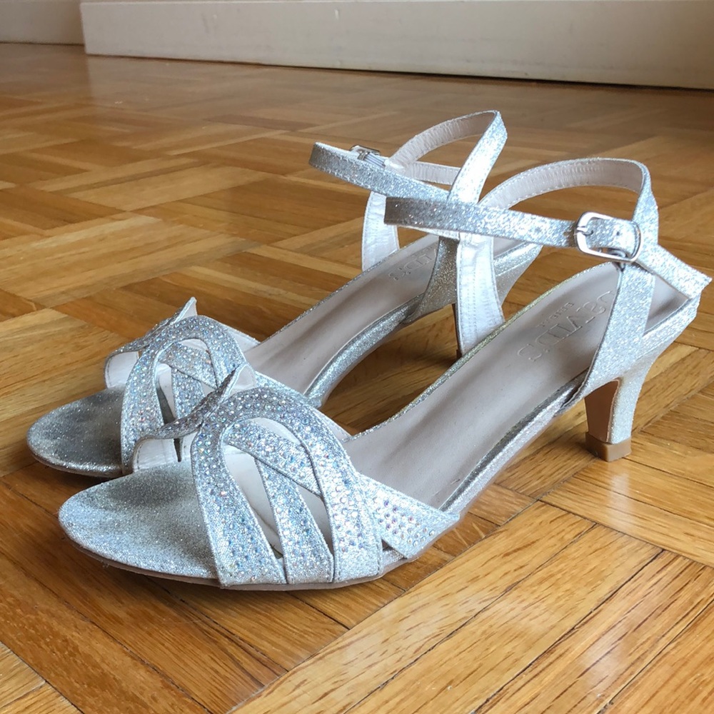 David’s Bridal silver crystal 2” heel sandals SZ 2